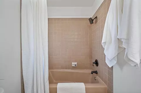 Bath - 21440 Snooks Rd, Colfax, CA 95713 photo 2 of 4