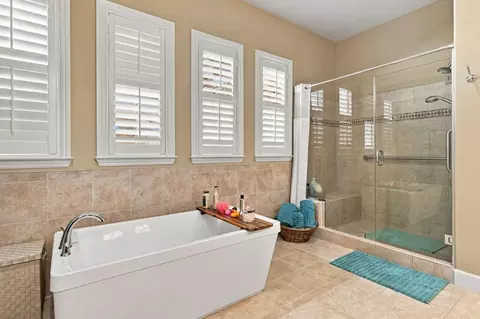 Bath - 2209 Starflower Dr, Tracy, CA 95376 photo 4 of 5