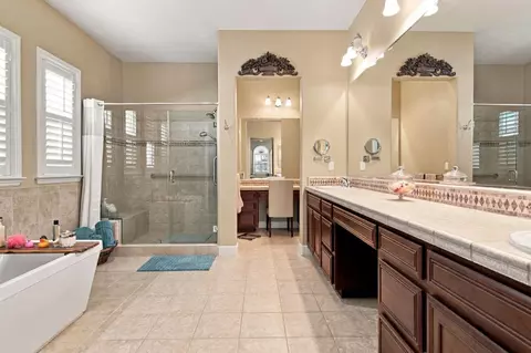Bath - 2209 Starflower Dr, Tracy, CA 95376 photo 3 of 5