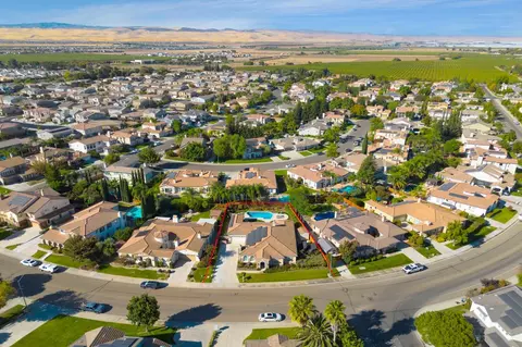 View/Area - 2209 Starflower Dr, Tracy, CA 95376 photo 12 of 14
