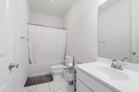 Bath - 1589 Lantern Way, Hughson, CA 95326 photo 2 of 2
