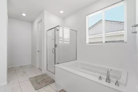 Bath - 1589 Lantern Way, Hughson, CA 95326 photo 1 of 2