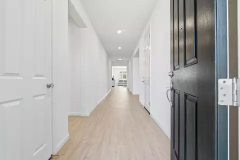 Entry Way - 1589 Lantern Way, Hughson, CA 95326 photo 2 of 6