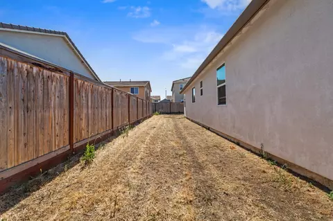 Exterior - 1589 Lantern Way, Hughson, CA 95326 photo 6 of 6