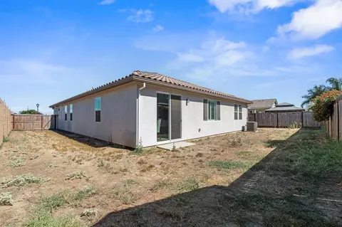 Exterior - 1589 Lantern Way, Hughson, CA 95326 photo 4 of 6