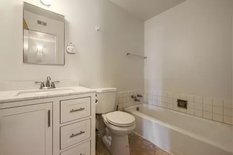 Bath - 913 Sylvia St, Gustine, CA 95322 photo 1 of 2