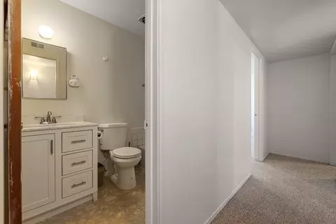 Entry Way - 913 Sylvia St, Gustine, CA 95322 photo 4 of 6