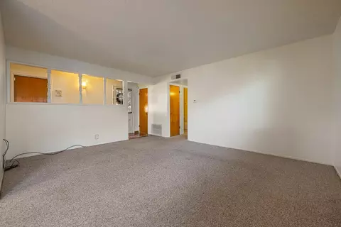 Living - 913 Sylvia St, Gustine, CA 95322 photo 2 of 3