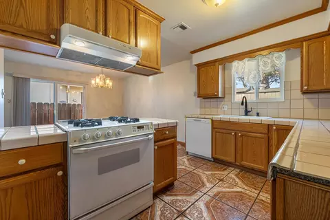 Kitchen - 913 Sylvia St, Gustine, CA 95322 photo 1 of 4