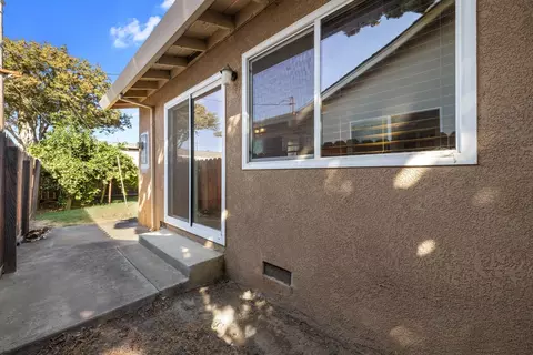 Exterior - 913 Sylvia St, Gustine, CA 95322 photo 2 of 5