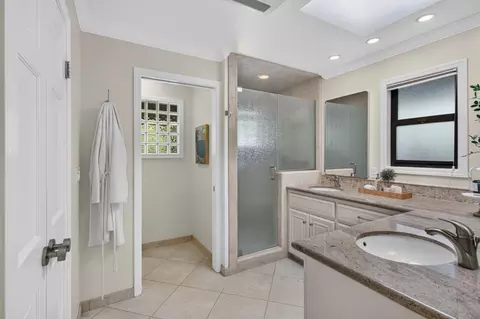 Bath - 27020 El Macero Dr, El Macero, CA 95618 photo 5 of 9