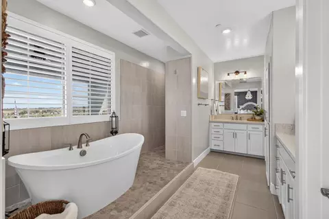 Bath - 2315 Ranch View Dr, Rocklin, CA 95765 photo 6 of 12