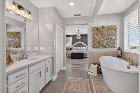 Bath - 2315 Ranch View Dr, Rocklin, CA 95765 photo 9 of 12