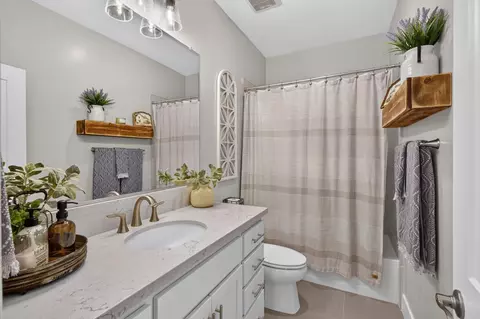 Bath - 2315 Ranch View Dr, Rocklin, CA 95765 photo 2 of 12