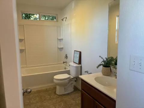 Bath - 16691 Colonial Trl, Lathrop, CA 95330 photo 5 of 5