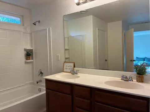 Bath - 16691 Colonial Trl, Lathrop, CA 95330 photo 4 of 5