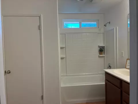 Bath - 16691 Colonial Trl, Lathrop, CA 95330 photo 3 of 5