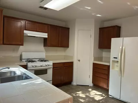 Kitchen - 16691 Colonial Trl, Lathrop, CA 95330 photo 2 of 2