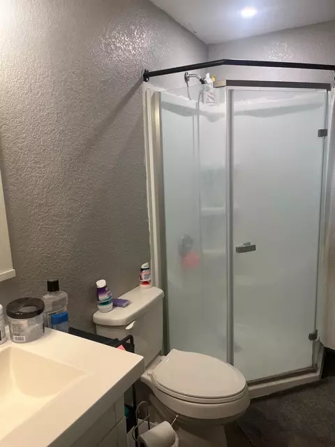 Bath - 801 Jackson St, Winters, CA 95694 photo 2 of 3