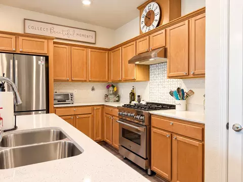 Kitchen - 1669 Oleander Ave, Manteca, CA 95337 photo 3 of 4