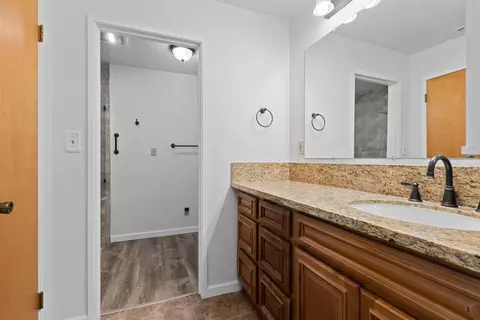 Bath - 13088 Cherry Rd, Wilton, CA 95693 photo 2 of 3