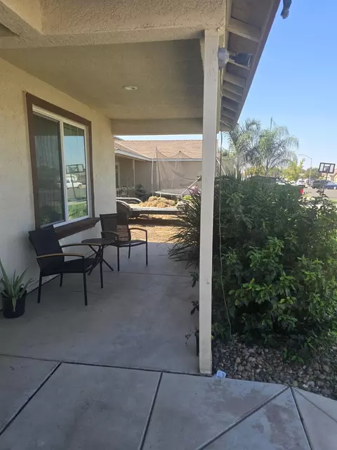 272 E San Pedro St, Merced, CA 95341 photo 2