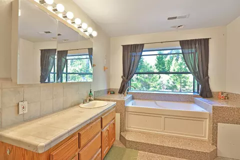 Bath - 5486 Manx Rd, Pollock Pines, CA 95726 photo 2 of 6