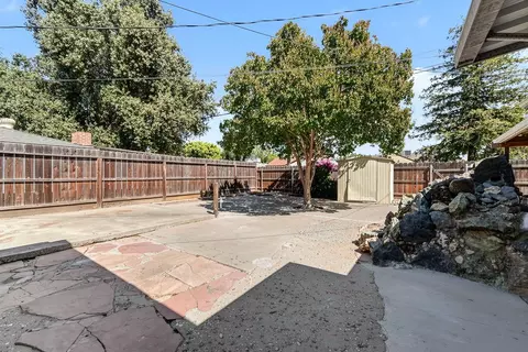 Exterior - 324 Wilson Ave, Modesto, CA 95354 photo 5 of 10