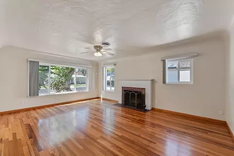 Living - 324 Wilson Ave, Modesto, CA 95354 photo 3 of 8