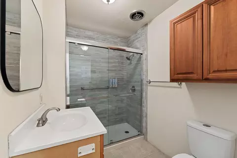 Bath - 324 Wilson Ave, Modesto, CA 95354 photo 3 of 4