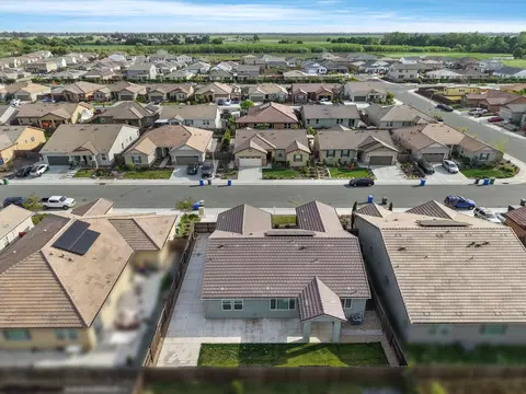 View/Area - 691 Lippi St, Galt, CA 95632 photo 9 of 13