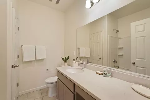 Bath - 691 Lippi St, Galt, CA 95632 photo 3 of 3