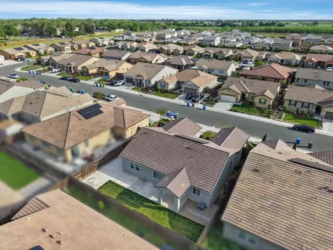 View/Area - 691 Lippi St, Galt, CA 95632 photo 8 of 13