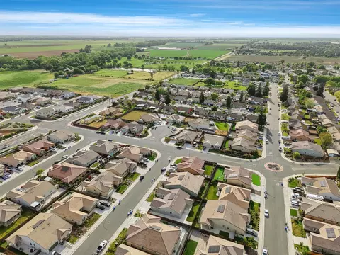 View/Area - 691 Lippi St, Galt, CA 95632 photo 3 of 13