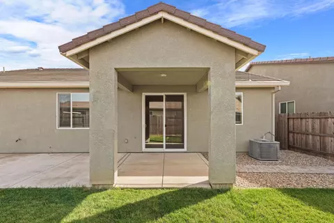 Exterior - 691 Lippi St, Galt, CA 95632 photo 5 of 12