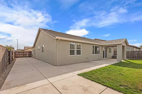 Exterior - 691 Lippi St, Galt, CA 95632 photo 9 of 12