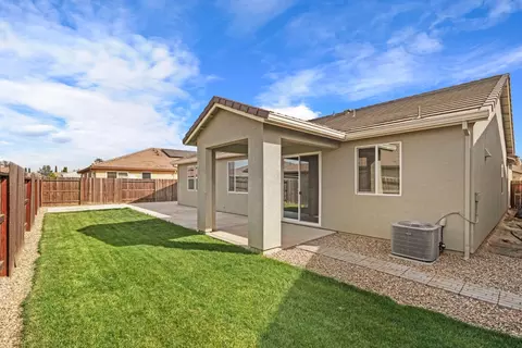 Exterior - 691 Lippi St, Galt, CA 95632 photo 6 of 12