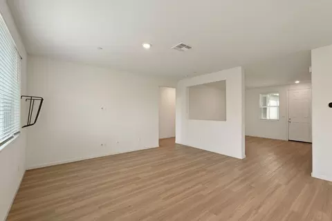 Living - 691 Lippi St, Galt, CA 95632 photo 2 of 3