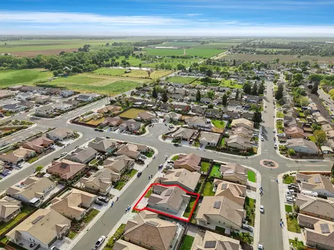 View/Area - 691 Lippi St, Galt, CA 95632 photo 2 of 13