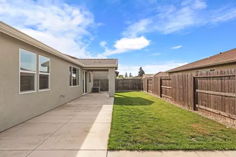 Exterior - 691 Lippi St, Galt, CA 95632 photo 7 of 12