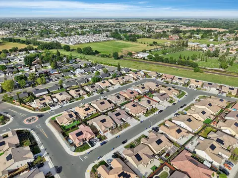 View/Area - 691 Lippi St, Galt, CA 95632 photo 6 of 13