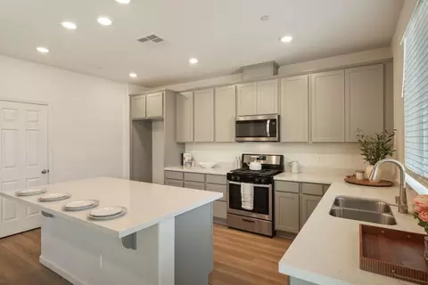 Kitchen - 691 Lippi St, Galt, CA 95632 photo 3 of 4