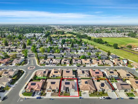 View/Area - 691 Lippi St, Galt, CA 95632 photo 4 of 13