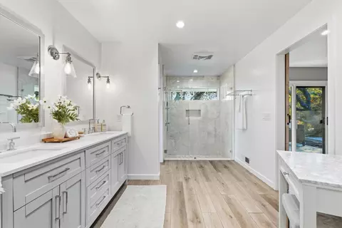 Bath - 6345 Barton Rd, Loomis, CA 95650 photo 3 of 7