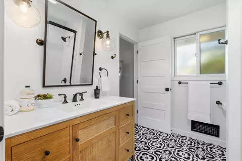Bath - 6345 Barton Rd, Loomis, CA 95650 photo 5 of 7