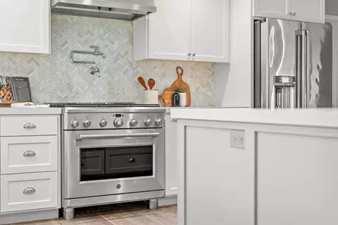 Kitchen - 6345 Barton Rd, Loomis, CA 95650 photo 8 of 11