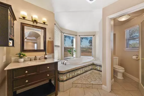 Bath - 4280 Hillock Dr, Placerville, CA 95667 photo 3 of 6