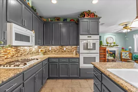 Kitchen - 253 W Shasta Ave, Ripon, CA 95366 photo 1 of 9