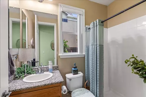 Bath - 253 W Shasta Ave, Ripon, CA 95366 photo 1 of 5