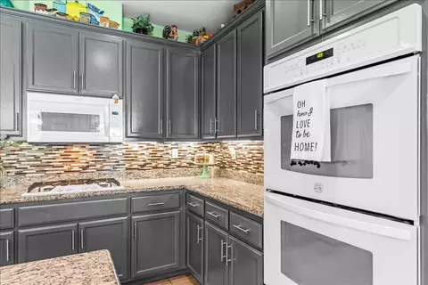 Kitchen - 253 W Shasta Ave, Ripon, CA 95366 photo 6 of 9